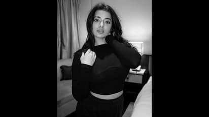 ఒక్కసారి బికినీలో కనిపిస్తే.. పరువాలకి బ్లాక్ టాప్ అతుక్కుపోయిందా, కేతిక ఫోజులకి నెటిజన్ల బోల్డ్ కామెంట్స్