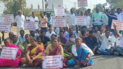 జగిత్యాల మాస్టర్ ప్లాన్: రోడ్లను అష్ట దిగ్భంధనం  చేసిన రైతులు