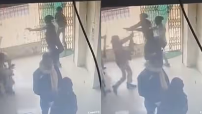 Bank Robbery: வங்கியில் கொள்ளையடிக்க வந்த கும்பலை அடித்து விரட்டிய பெண் காவலர்கள்