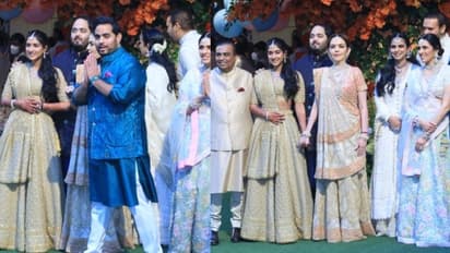 ದೀಪಿಕಾ-ರಣ್ವೀರ್, ಐಶ್ವರ್ಯಾ, ಸಲ್ಮಾನ್, ಕತ್ರಿನಾ; ಅನಂತ್ ಅಂಬಾನಿ ನಿಶ್ಚಿತಾರ್ಥ ಸಂಭ್ರಮದಲ್ಲಿ ಬಾಲಿವುಡ್ ಸ್ಟಾರ್ಸ್ 