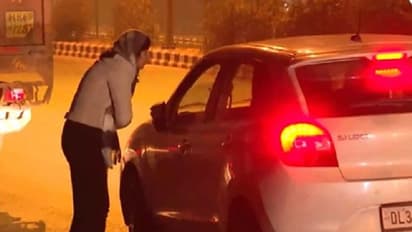 కారు ఎక్కనని చెప్పినా వినలే.. యూటర్న్ తీసుకొచ్చి మరీ - స్వాతి మలివాల్ కు ఎదురైన ఘటనలో బయటకొచ్చిన వీడియో