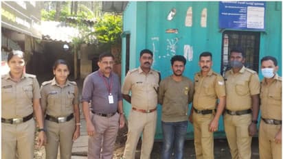 മുത്തങ്ങ ചെക്ക് പോസ്റ്റ് വഴി മതിയായ രേഖകളില്ലാതെ കടത്തിയ സ്വര്ണ്ണം പിടികൂടി; ഒരാള് അറസ്റ്റില്