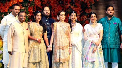 அம்பானி மருமகள் என்றால் சும்மாவா? அவங்க பேக் விலையே ரூ.35 லட்சம், ஆடைகளின் விலையை கேட்டா ஆடி போய்டுவீங்க!