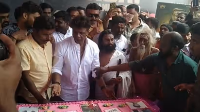 Duniya Vijay Birthday ಅಭಿಮಾನಿಗಳಿಗೆ ಭರ್ಜರಿ ಬಾಡೂಟ; ಕೈ ತುತ್ತು ಕೊಟ್ಟ ದುನಿಯಾ ವಿಜಯ್