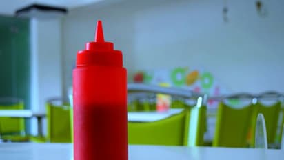 കെച്ചപ്പും മഞ്ഞള്പ്പൊടിയും കഴിച്ച് 24 ദിവസം, കടലില് കുടുങ്ങിയ യുവാവ് ഒടുവില് രക്ഷപ്പെട്ടു!