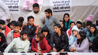 பிரிஜ் பூஷன் சரண் சிங் 4 வாரங்களுக்கு பதவி விலகல்: மல்யுத்த வீரர், வீராங்கனைகள் போராட்டம் வாபஸ்!