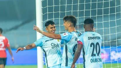 ഹോം ഗ്രൗണ്ടും കേരള ബ്ലാസ്‌റ്റേഴ്‌സിന് തുണയായില്ല! ഹൈദരാബാദ് എഫ്‌സിയോട് തോല്‍വി