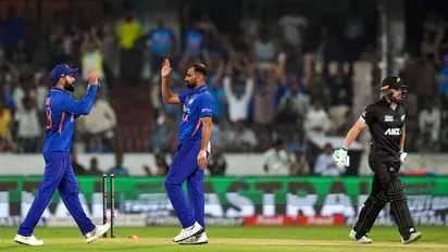 INDvsNZ 2nd ODI: టాస్ గెలిచిన టీమిండియా... రాయిపూర్లో మొట్టమొదటి వన్డే..