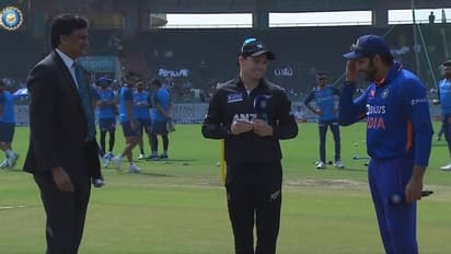 ಟಾಸ್ನಲ್ಲಿ ಫಜೀತಿ, ತಂಡದ ನಿರ್ಧಾರ ತಿಳಿಸಲು ಪರದಾಡಿದ ರೋಹಿತ್!