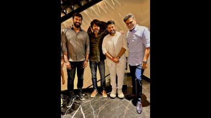 வாரிசு படத்தின் வெற்றியை சிம்பிளாக கொண்டாடிய விஜய்... வைரலாகும் சக்சஸ் மீட் போட்டோஸ்