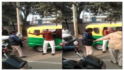 കൈ കാണിച്ചപ്പോൾ സൈക്കിൾ നിർത്തിയില്ല, 60കാരനായ അധ്യാപകന് വനിതാ പൊലീസുകാരുടെ ക്രൂരമർദ്ദനം -വീഡിയോ