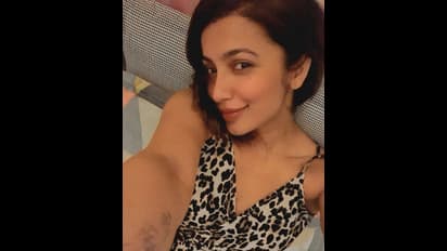 హాట్ యాంగిల్ నుండి టెంప్టింగ్ సెల్ఫీలు... బెడ్ రూమ్ ఫోటోలు షేర్ చేసిన బిగ్ బాస్ తేజస్వి!