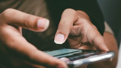 சேலத்தில் பணம் பறிப்பதற்காக பெற்ற மகளை இரையாக்கிய தாய் உள்பட 4 பேர் மீது வழக்கு