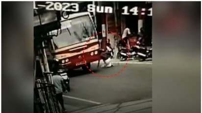 കെഎസ്ആർടിസി ബസിനടിയിൽ വീണ് കാൽനട യാത്രികന് പരിക്ക്