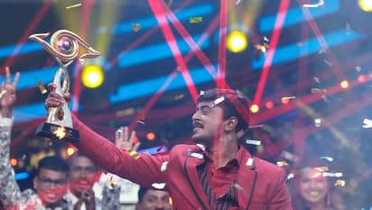 இந்த வெற்றி உனக்கு சமர்ப்பணம் செல்லமே.... பிக்பாஸ் வெற்றியை மகனுடன் சேர்ந்து ஜாலியாக கொண்டாடிய அசீம்