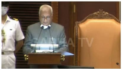 'സില്വര്ലൈന് പദ്ധതി ഉപേക്ഷിച്ചിട്ടില്ല', വേഗതയുമുള്ള യാത്രയ്ക്ക് സില്വര്ലൈന് വേണമെന്ന് ഗവര്ണര്