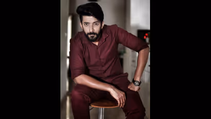 ನಿಶ್ಚಿತಾರ್ಥ ಮಾಡಿಕೊಂಡ 'ಪಾರು' ನಟ ಶರತ್; ಹುಡುಗಿ ಯಾರು ನೋಡಿ