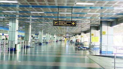 അബുദാബിയില് നിന്ന് കരിപ്പൂരിൽ വന്നിറങ്ങി 2 പേർ; സംശയം തോന്നി പരിശോധന, പിടിച്ചത് 9 കോടിയുടെ ഹൈബ്രിഡ് കഞ്ചാവ്