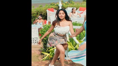 கதாநாயகி ஆனதும் கூடிய அழகு... இளசுகளை கவர்ந்திழுக்கும் குட்டி நயன் அனிகாவின் அசத்தல் போட்டோஸ்!