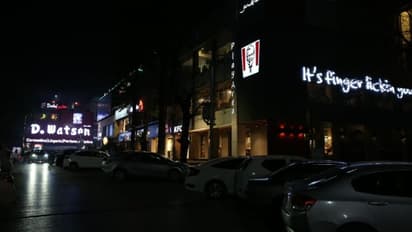 പാകിസ്താനിലെ വൈദ്യുതി പ്രതിസന്ധി: ഇസ്ലാമബാദ്, കറാച്ചി, പെഷാവർ, ലാഹോർ നഗരങ്ങൾ ഇരുട്ടിൽ