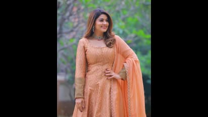 హోమ్లీ బ్యూటీ స్నేహ పరువాల విందు.. ఇంత క్యూట్‌గా సిగ్గుపడితే ఇంకేమైనా ఉందా.. అన్నం తింటుందా? అందం తింటుందా?