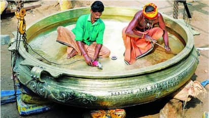 പ്രവാസിയുടെ വഴിപാട്, ഗുരുവായൂരപ്പന് പാൽപ്പായസം ഉണ്ടാക്കാൻ ഭീമൻ നാലുകാതൻ വാർപ്പ്; ഭാരവും അളവും ഞെട്ടിക്കും