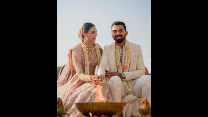 കെ എല് രാഹുലും ആതിയ ഷെട്ടിയും വിവാഹിതരായി; ആശംസകള് നേര്ന്ന് വിരാട് കോലി ഉള്പ്പെടെയുള്ള പ്രമുഖര്