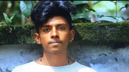 തത്തയെ എടുക്കാൻ കയറിയ വിദ്യാർഥി തെങ്ങിൽ നിന്ന് വീണു മരിച്ചു