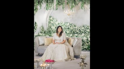 எங்கள் வாழ்க்கையில் மறக்க முடியாத நாள்..! கணவர் அட்லீயுடன் உள்ள புகைப்படங்களை பகிர்ந்த பிரியா..!