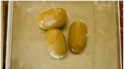 ഗര്ഭനിരോധന ഉറകളിലാക്കി മലദ്വാരത്തിലൊളിപ്പിച്ചു, നെടുമ്പാശേരിയില് പിടികൂടിയത് 38 ലക്ഷത്തിന്റെ സ്വര്ണം