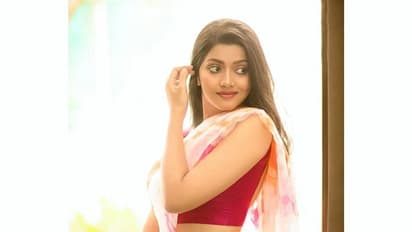 நெளிவு, சுளிவோடு செம ஸ்ட்ரக்‌ஷரில் இருக்கும் நடிகை தனன்யா!