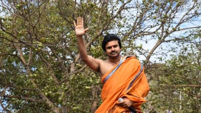 పవన్ కళ్యాణ్ పర్యటనలో అపశృతి.. ఒకరి దుర్మరణం.. ముగ్గురికి తీవ్ర గాయాలు..