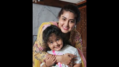 வாழ்க்கையின் அர்த்தத்தை கற்றுக் கொடுத்தாய்! மகள் பிறந்த நாளில் கியூட் புகைப்படங்களை வெளியிட்டு உருகிய சினேகா!