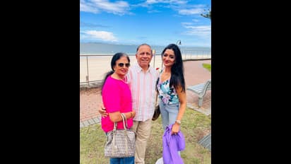 பிரபல தமிழ் ஹீரோவை காதலிக்கும் விமலா ராமன்! மது பார்ட்டியில்... குடும்பத்தோடு நடிகருடன் என்ஜோய் செய்த போட்டோஸ்