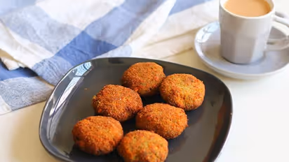 பள்ளி முடித்து வரும் குழந்தைகளுக்கு பன்னீர் வைத்து ஹெல்த்தி கட்லெட் செய்யலாம் வாங்க!