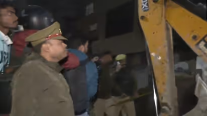 ನಾಲ್ಕಂತಸ್ತಿನ ಕಟ್ಟಡ ಕುಸಿದು 3 ಸಾವು: ಅವಶೇಷಗಳಡಿ ಹಲವರು ಸಿಲುಕಿರುವ ಶಂಕೆ