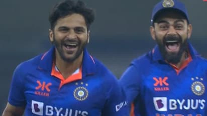 അവന് തന്നെ വേണ്ടിവന്നു ന്യൂസിലന്ഡിനെ ചാരമാക്കാന്; 'ലോര്ഡ് ഷര്ദ്ദുലിനെ' വാഴ്ത്തി ആരാധകര്