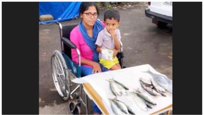 പോളിയോ ബാധിച്ച് അരക്ക് താഴെ തളർന്നു; വീൽചെയറിലിരുന്ന് മീൻ കച്ചവടം; തോൽക്കാൻ മനസ്സില്ലെന്ന് സുമ