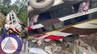 Accident: ಮಹದೇಶ್ವರ ಬೆಟ್ಟದಲ್ಲಿ ಟೂರಿಸ್ಟ್ ಬಸ್ ಅಪಘಾತ: 15 ಮಂದಿಗೆ ಗಂಭೀರ ಗಾಯ