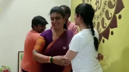 మంత్రి రోజా ఇంటిలో జబర్దస్త్ ప్రేమికులు!