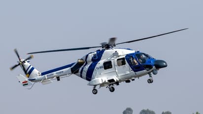 హెలికాప్టర్ తో సెల్ఫీ.. రెక్కతగిలి అధికారి దుర్మరణం..