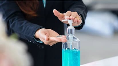 378 സാനിറ്റൈസറുകൾക്ക് വിലക്കേർപ്പെടുത്തി എഫ്ഡിഎ