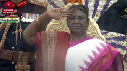 ದೆಹಲಿಯ ಕರ್ತವ್ಯ ಪಥದಲ್ಲಿ ರಾಷ್ಟ್ರಪತಿಯಿಂದ ಧ್ವಜಾರೋಹಣ: ಹುತಾತ್ಮ ಯೋಧರಿಗೆ ಮೋದಿ ನಮನ