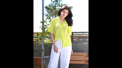 క్యాజువల్స్ లోనూ ప్రణీత గ్లామర్ మెరుపులు.. కొంటె పోజులతో కవ్విస్తున్న బుట్టబొమ్మ!