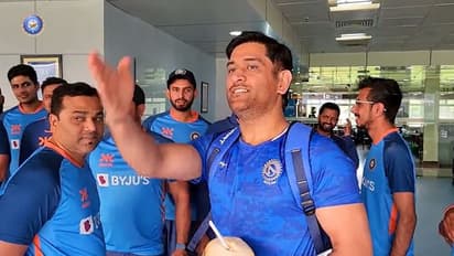 IND vs NZ ಟಿ20 ಸರಣಿಗೂ ಮುನ್ನ ಪಾಂಡ್ಯ ಸೈನ್ಯಕ್ಕೆ ಅಚ್ಚರಿ, ಡ್ರೆಸ್ಸಿಂಗ್ ರೂಂಗೆ ಧೋನಿ ಭೇಟಿ!