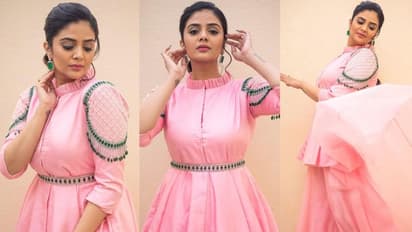 Sreemukhi: చలిలో సెగలు పుట్టించేలా శ్రీముఖి సాలిడ్ ఫిగర్... ఆమె అందాలు చూస్తే ఆకలి కూడా వేయదు!