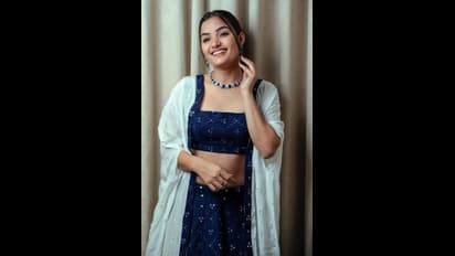 ట్రెడిషనల్ లుక్ లో మెరిసిపోతున్న ‘బిగ్ బాస్’ సిరి.. నాభీ అందాలు చూపిస్తూ యంగ్ బ్యూటీ రచ్చ!