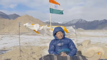 ಉಪವಾಸ ಸತ್ಯಾಗ್ರಹದ ನಡುವೆ 3 ಈಡಿಯಟ್ಸ್‌ ಚಿತ್ರದ ಪ್ರೇರಣೆ ಸೋನಮ್ ವಾಂಗ್ಚುಕ್ ವಶಕ್ಕೆ..? 