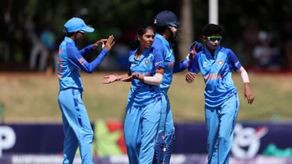 അണ്ടര് 19 വനിതാ ക്രിക്കറ്റ് ലോകകപ്പ് ഫൈനല്; ഇംഗ്ലണ്ടിനെ 68ല് എറിഞ്ഞിട്ട് ഇന്ത്യ