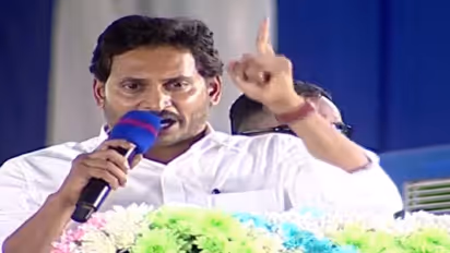 ఫ్లైట్ లో సాంకేతిక సమస్య: అధికారులపై సీఎం జగన్ సీరియస్